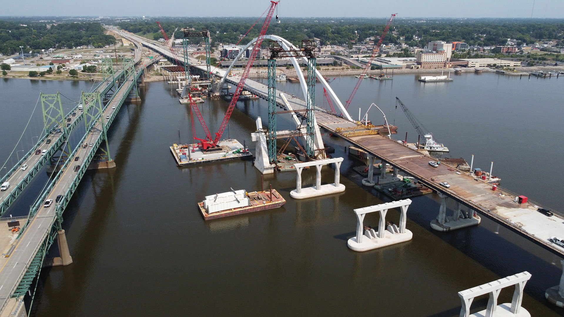082520-qc-nws-bridge-001